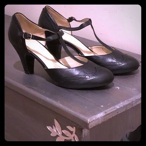 Women’s retro style dress shoe